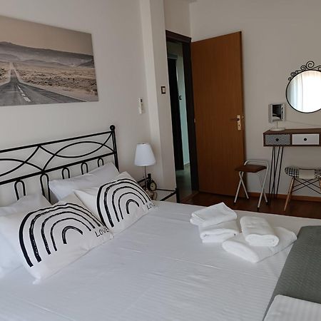Cosy Apartment On Dragon Street Athens Exterior photo